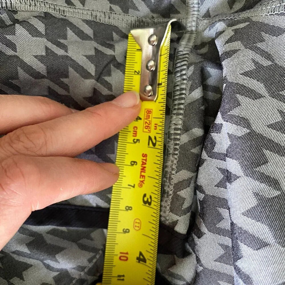 LULULEMON Tracker Short II *2-way Stretch Size 4 Houndstooth Jacquard Black Gray - Picture 6 of 8